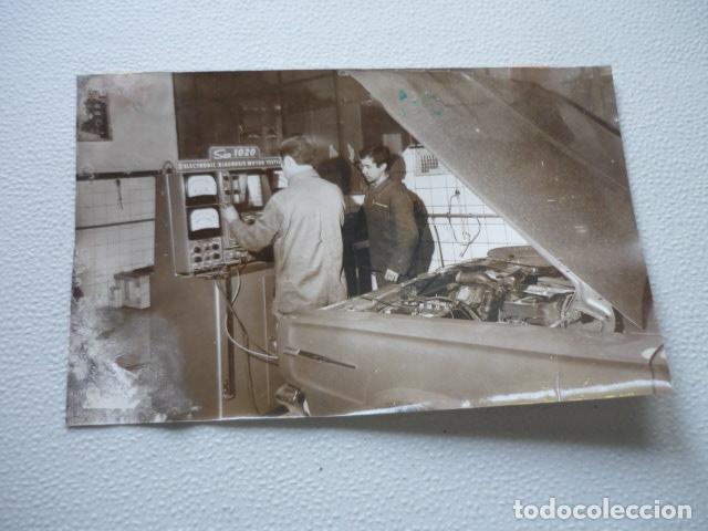 Fotografia antiga: MADRID TALLER REPARACION AUTOMOVILES CHRYSLER ANTIGUA FOTOGRAFIA ORIGINAL 12 X 18 CM