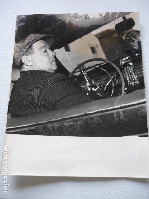 Alte Fotografie: MANZANARES CIUDAD REAL TAXISTA TAXI ANTIGUA FOTOGRAFIA ORIGINAL 18 X 24 CM