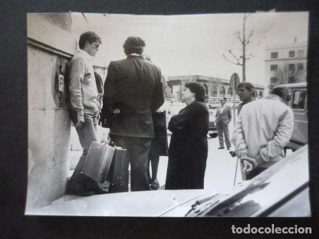 Photographie ancienne: CADIZ ESCENA URBANA JUNTO A LA AUDIENCIA JUDICIAL ANTIGUA FOTOGRAFIA 16 X 23 CM