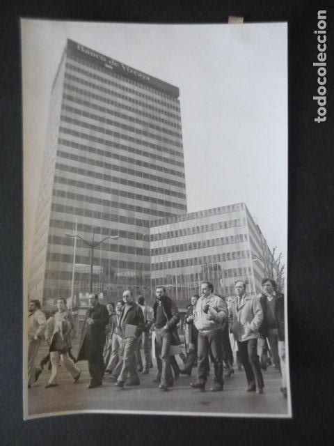 Alte Fotografie: BILBAO MANIFESTACION ATENTADO TERROSTISTA ETA ANTIGUA FOTOGRAFIA 20 X 25 CM