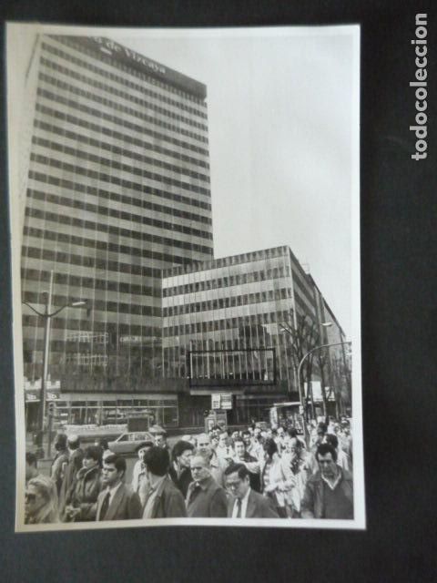 Fotografia antiga: BILBAO MANIFESTACION ATENTADO TERROSTISTA ETA ANTIGUA FOTOGRAFIA 18 X 24 CM