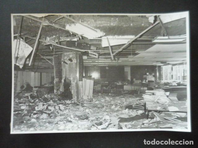 Fotografia antica: BILBAO ATENTADO TERROSTISTA ETA BANCO DE BILBAO ANTIGUA FOTOGRAFIA 20 X 25 CM