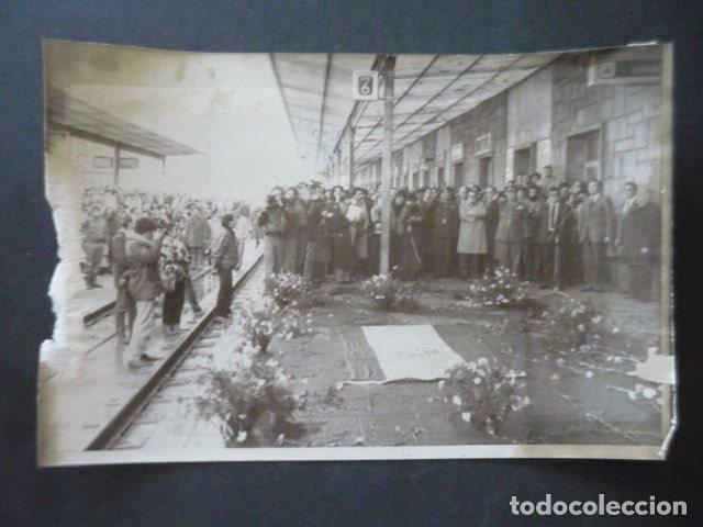 Fotografia antiga: IRUN GUIPUZCOA ESTACION ATENTADO TERRORISTA ETA GUARDIA CIVIL ANTIGUA FOTOGRAFIA 18 X 24 CM