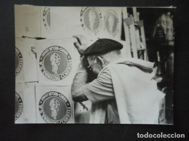 Photographie ancienne: SANTURCE VIZCAYA ATENTADO TERRORISTA ETA ASESINATO COMERCIANTE ANTIGUA FOTOGRAFIA 18 X 24 CM
