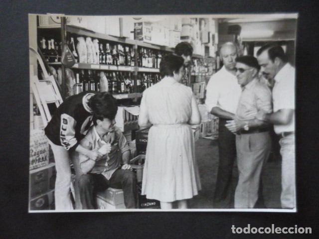 Alte Fotografie: SANTURCE VIZCAYA ATENTADO TERRORISTA ETA ASESINATO COMERCIANTE ANTIGUA FOTOGRAFIA 18 X 24 CM