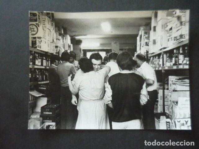 Alte Fotografie: SANTURCE VIZCAYA ATENTADO TERRORISTA ETA ASESINATO COMERCIANTE ANTIGUA FOTOGRAFIA 18 X 24 CM