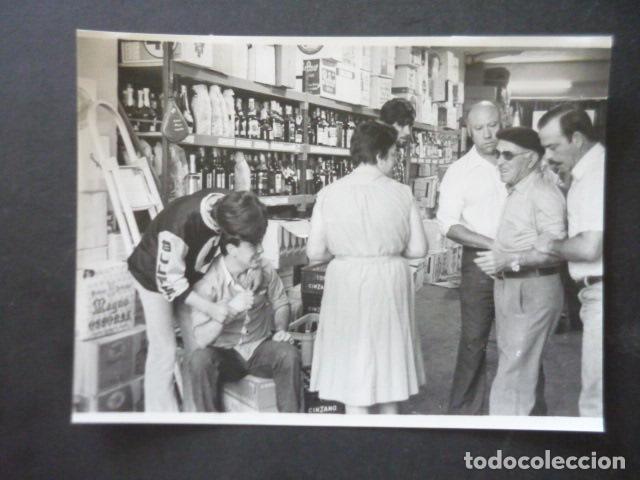 Alte Fotografie: SANTURCE VIZCAYA ATENTADO TERRORISTA ETA ASESINATO COMERCIANTE ANTIGUA FOTOGRAFIA 18 X 24 CM