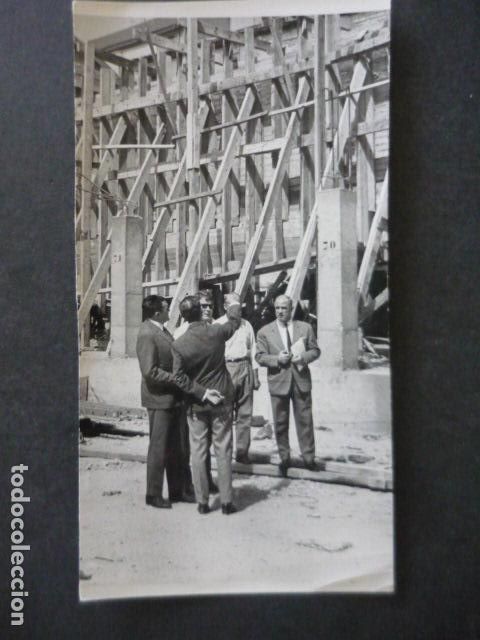 Fotografia antica: ARQUITECTOS INGENIEROS A PIE DE OBRA ANTIGUA FOTOGRAFIA 18 X 9,5 CM
