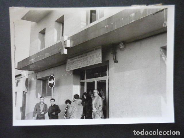 Antique Photography: FUENLABRADA MADRID CONSULTORIO SEGURIDAD SOCIAL ANTIGUA FOTOGRAFIA 18 X 12 CM