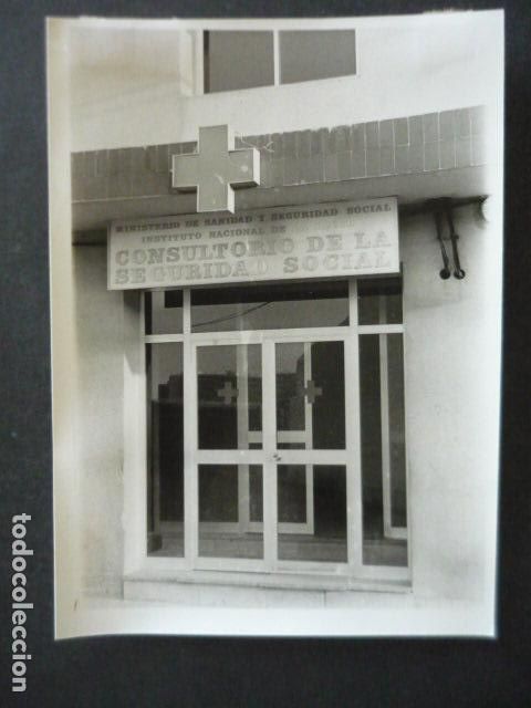 Fotografia antiga: FUENLABRADA MADRID FACHADA CONSULTORIO SEGURIDAD SOCIAL ANTIGUA FOTOGRAFIA 18 X 12 CM