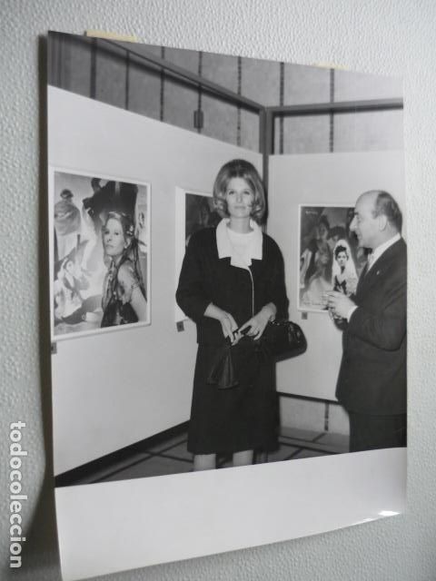 Fotografia antica: JUAN GYENES FOTOGRAFO CON LA MARQUESA DE GRI&Ntilde;ON EN EXPOSICI&Oacute;N ANTIGUA FOTOGRAFIA 18 X 24 CM