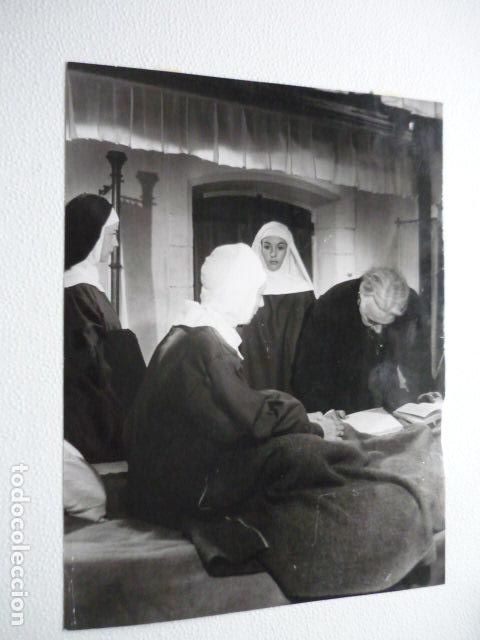 Fotograf&iacute;a antigua: EL PADRE BRUCK DOMENICO CON MONJAS ANTIGUA FOTOGRAFIA ORIGINAL 18 X 24 CM