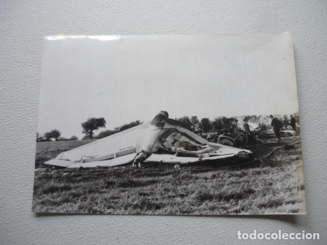 Fotograf&iacute;a antigua: TISBURY WILTSHIRE ACCIDENTE AEREO ANTIGUA FOTOGRAFIA ORIGINAL 15 X 20 CM