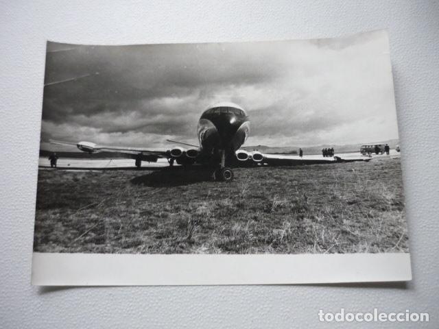 Fotograf&iacute;a antigua: BARAJAS MADRID ACCIDENTE AVION SIN TREN DE ATERRIZAJE ANTIGUA FOTOGRAFIA ORIGINAL 24 X 16 CM