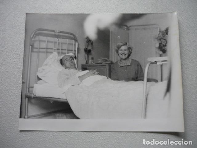 Fotograf&iacute;a antigua: HERIDO ACCIDENTE AVION LANCASHIRE ANTIGUA FOTOGRAFIA ORIGINAL 24 X 18 CM