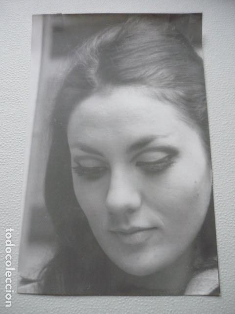 Fotograf&iacute;a antigua: GANADORA CONCURSO GUAPA DE MADRID CON GAFAS 1967 ANTIGUA FOTOGRAFIA ORIGINAL 15 X 23.5 CM
