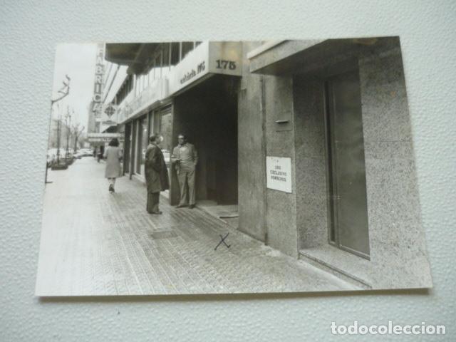 Fotografia antica: BARCELONA ESCENA URBANA ANTIGUA FOTOGRAFIA ORIGINAL 18 X 13 CM