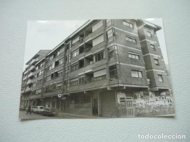 Fotografia antiga: RIPOLL GERONA ESCENA URBANA ANTIGUA FOTOGRAFIA ORIGINAL 18 X 13 CM