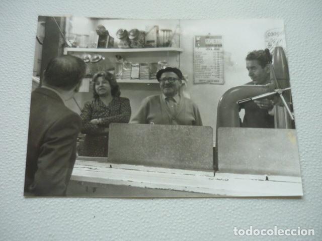 Fotografia antica: BARCELONA UNA CHURRERIA ANTIGUA FOTOGRAFIA ORIGINAL 18 X 13 CM