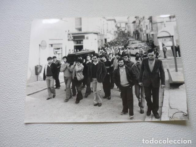Alte Fotografie: ANGLES GERONA ENTIERRO ANTIGUA FOTOGRAFIA ORIGINAL 18 X 13 CM
