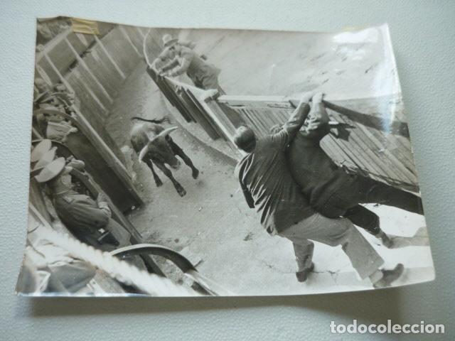 Fotografia antica: CONCURSO FOTOGRAFICO TAURINO EL BURLADERO ANTIGUA FOTOGRAFIA ORIGINAL 18 X 24 CM