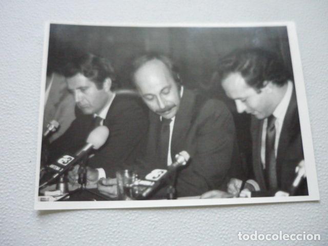 Fotografia antica: ANTENA 3 TERTULIAS ELECTORALES ANTIGUA FOTOGRAFIA ORIGINAL 13 X 18 CM
