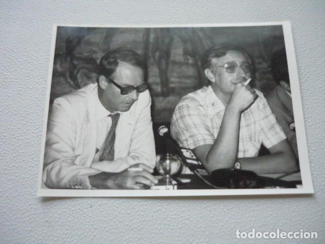 Fotografia antica: RADIO ANTENA 3 PROGRAMA TERTULIAS ELECTORALES ANTIGUA FOTOGRAFIA ORIGINAL 13 X 18 CM