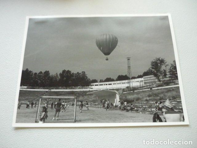 Fotograf&iacute;a antigua: RADIO NACIONAL DE ESPA&Ntilde;A MADRID FIESTA EN CASA DE CAMPO ANTIGUA FOTOGRAFIA ORIGINAL 24 X 18 CM