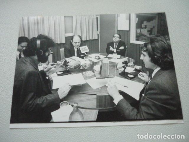 Fotografia antica: BARCELONA RADIO ESPA&Ntilde;A JORDI PUJOL ANTIGUA FOTOGRAFIA ORIGINAL 24 X 18 CM
