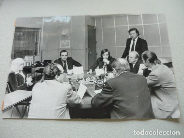 Fotografia antica: CRISTOBAL MARTINEZ BORDIU EN RADIO MADRID CADENA SER ANTIGUA FOTOGRAFIA ORIGINAL 30 X 20 CM