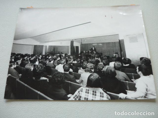 Fotografia antica: RADIO MADRID CADENA SER CAMPA&Ntilde;A A FAVOR DE ANCIANOS ANTIGUA FOTOGRAFIA ORIGINAL 18 X 24 CM