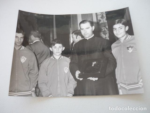 Fotografia antica: ORENSE CONCURSO CESTA Y PUNTOS RECOGIENDO PREMIO ANTIGUA FOTOGRAFIA ORIGINAL 18 X 23 CM