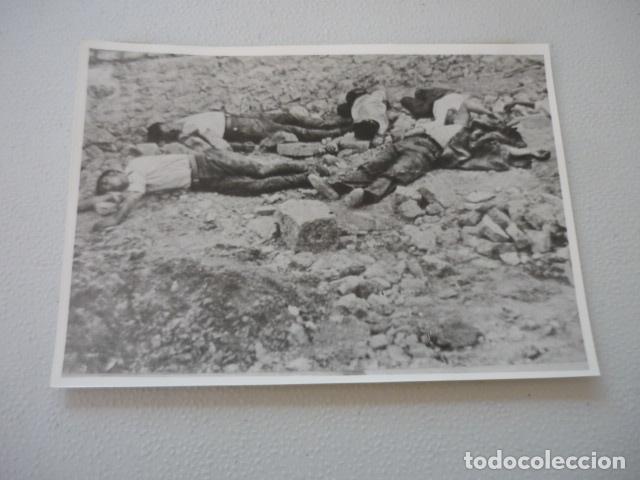 Fotografia antica: GUERRA CIVIL ESPA&Ntilde;OLA CIVILES MUERTOS FOTOGRAFIA DE PRENSA 12 X 18 CM