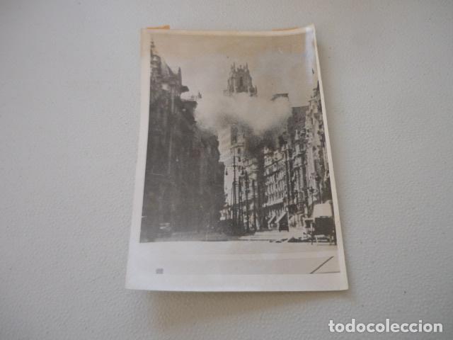 Alte Fotografie: GUERRA CIVIL ESPA&Ntilde;OLA MADRID GRAN VIA BOMBARDELO FOTOGRAFIA DE PRENSA 12 X 18 CM