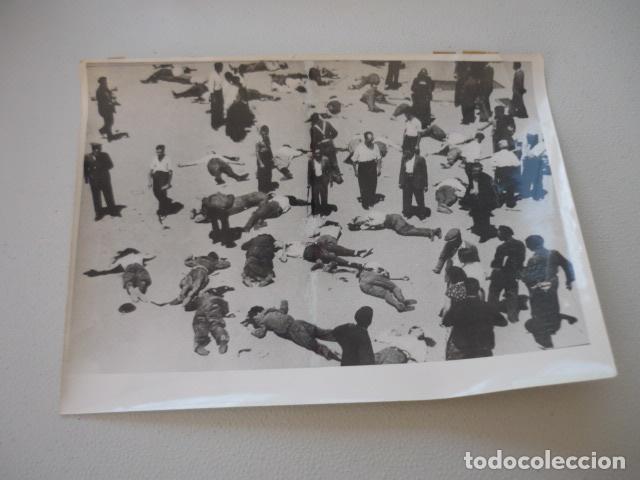 Antique Photography: GUERRA CIVIL ESPA&Ntilde;OLA MADRID CUARTEL DE LA MONTA&Ntilde;A FUSILAMIENTOS FOTOGRAFIA DE PRENSA 18 X 24 CM