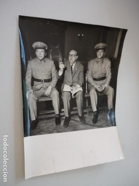 Fotografia antiga: RAFAEL J. SALVIA ESCRITOR EN RODAJE DE PELICULA MADRID ANTIGUA FOTOGRAFIA ORIGINAL 18 X 24 CM