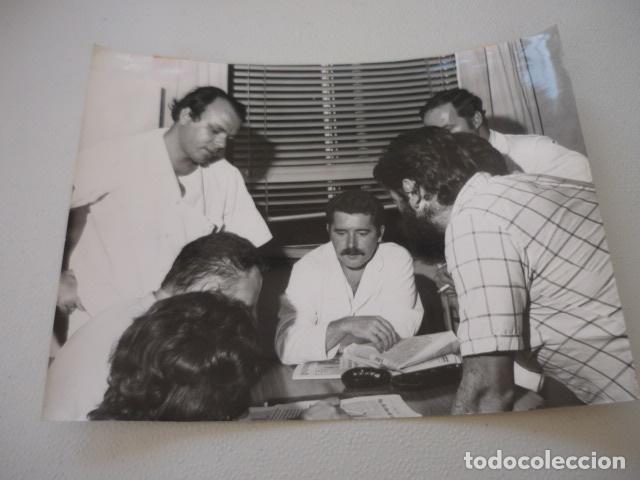 Fotograf&iacute;a antigua: MADRID ENCIERRO MEDICOS PSIQUIATRAS ANTIGUA FOTOGRAFIA ORIGINAL 18 X 24 CM