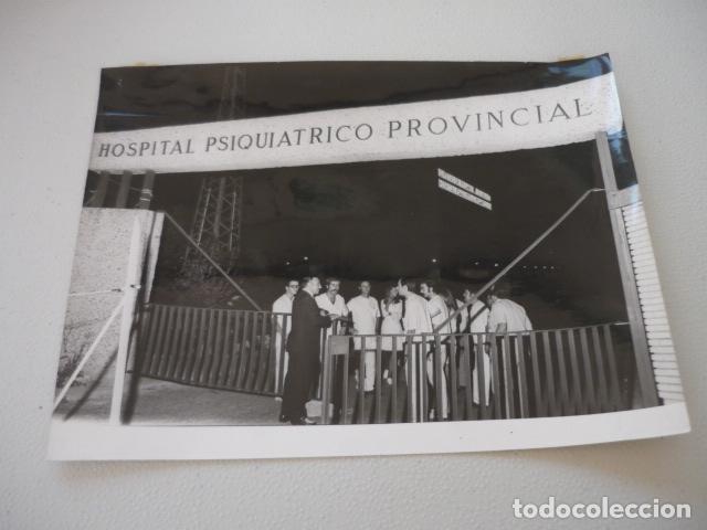 Fotograf&iacute;a antigua: MADRID ENCIERRO MEDICOS PSIQUIATRAS ANTIGUA FOTOGRAFIA ORIGINAL 18 X 24 CM