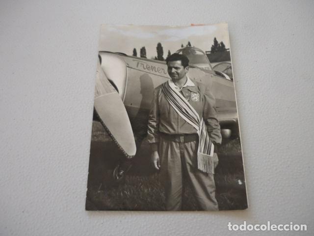 Alte Fotografie: LADISLAV BEZAK AVIADOR CAMPEON ACROBACIA AEREA ANTIGUA FOTOGRAFIA ORIGINAL 10 X 15 CM