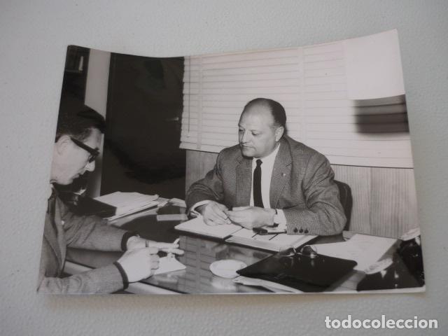 Fotografia antiga: JULIO SAN MIGUEL CONCEJAL AYUNTAMIENTO BARCELONA ANTIGUA FOTOGRAFIA ORIGINAL 13 X 18 CM