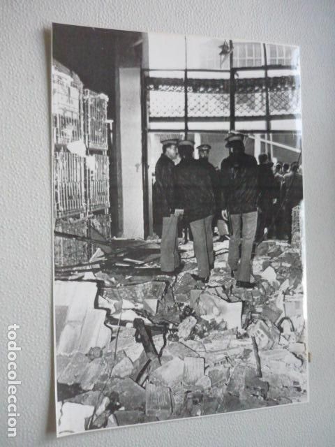 Photographie ancienne: PAMPLONA INDUSTRIAL ASESINADO POR ETA TERRORISMO ANTIGUA FOTOGRAFIA ORIGINAL 18 X 24 CM