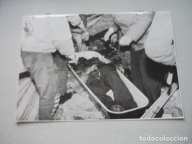 Photographie ancienne: OYARZUN GUIPUZCOA ATENTADO ETA TERRORISMO ANTIGUA FOTOGRAFIA ORIGINAL 18 X 24 CM