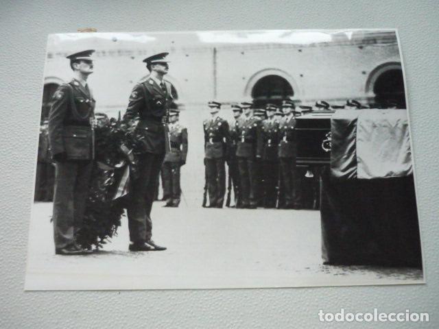 Alte Fotografie: ZARAGOZA ATENTADO ETA TERRORISMO ANTIGUA FOTOGRAFIA ORIGINAL 18 X 24 CM