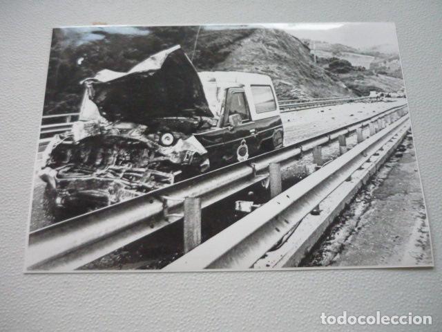 Fotografia antiga: ZUMAYA GUIPUZCOA ATENTADO ETA TERRORISMO ANTIGUA FOTOGRAFIA ORIGINAL 18 X 24 CM