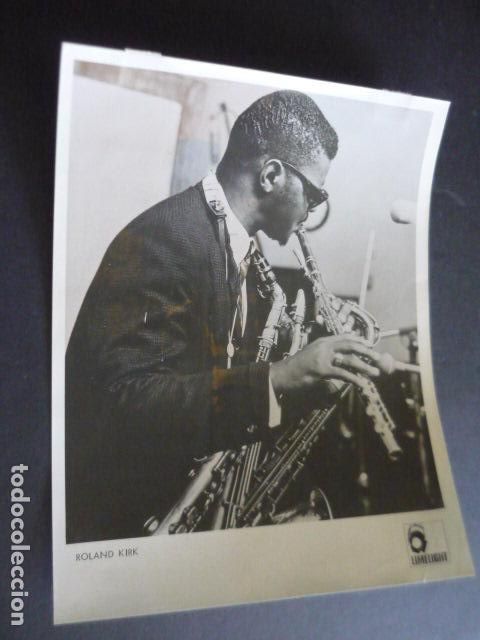 Fotograf&iacute;a antigua: ROLAND KIRK JAZZ INSTRUMENTISTA ANTIGUA FOTOGRAFIA ORIGINAL 18 X 24 CM