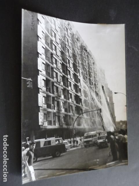 Fotograf&iacute;a antigua: ZARAGOZA INCENDIO DEL HOTEL CORONA DE ARAGON ANTIGUA FOTOGRAFIA ORIGINAL 18 X 24 CM