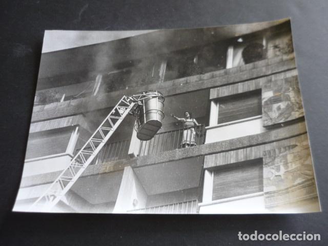 Alte Fotografie: ZARAGOZA INCENDIO DEL HOTEL CORONA DE ARAGON ANTIGUA FOTOGRAFIA ORIGINAL 18 X 24 CM