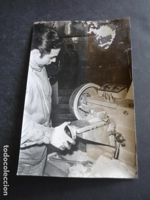 Fotografia antica: MADRID SERVICIO OFICIAL DE CHRYSLER TALLER ANTIGUA FOTOGRAFIA ORIGINAL 18 X 12 CM