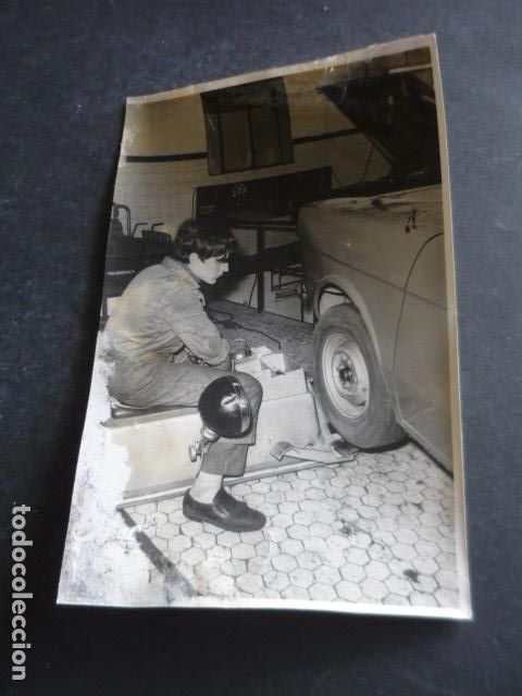 Antique Photography: MADRID SERVICIO OFICIAL DE CHRYSLER TALLER ANTIGUA FOTOGRAFIA ORIGINAL 18 X 12 CM