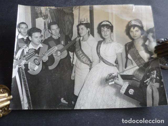 Alte Fotografie: MADRID TUNA TUNOS CON LA REINA DE TOURS 1960 ANTIGUA FOTOGRAFIA ORIGINAL 13 X 18 CM